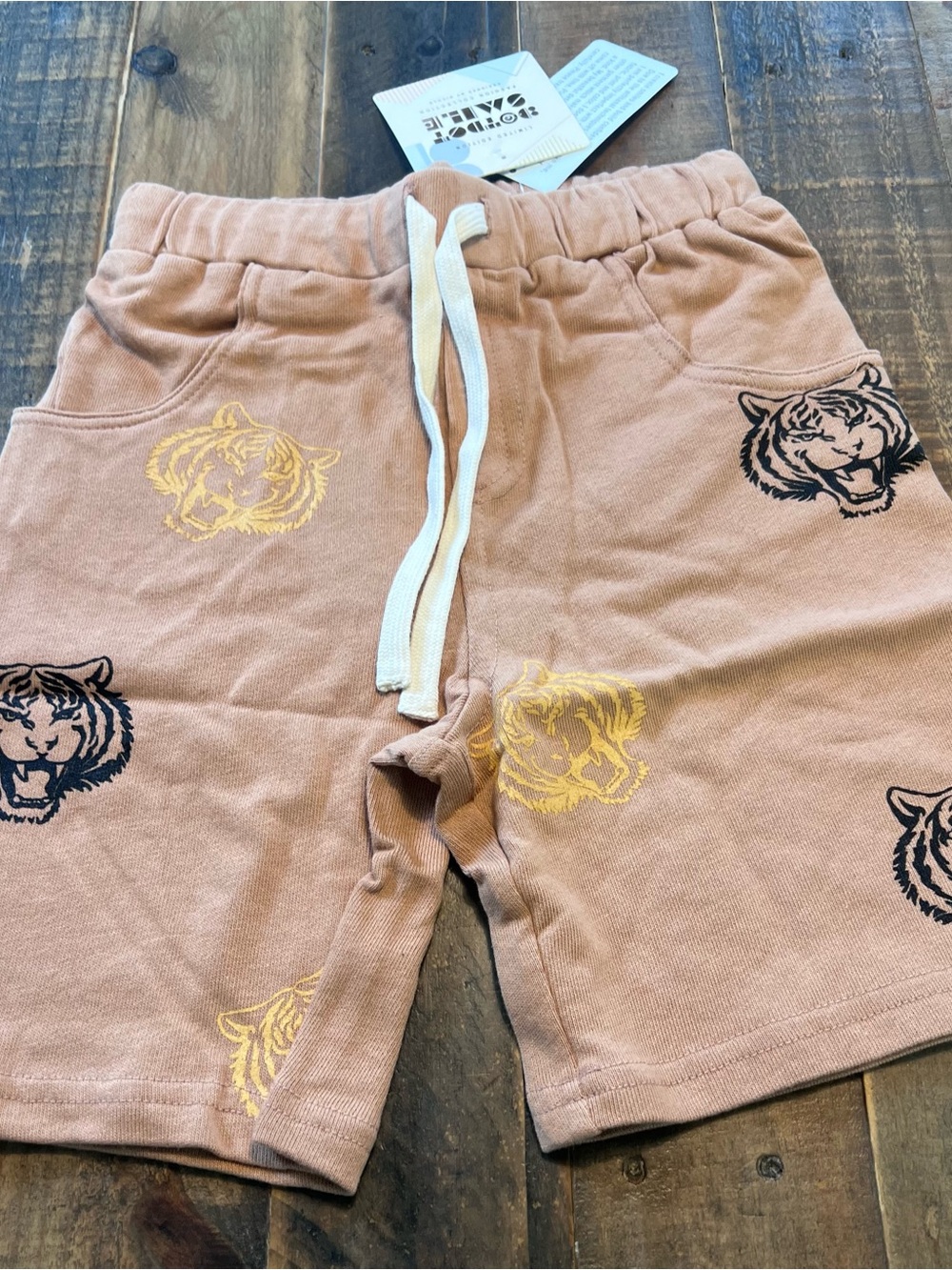 Dot Dot Smile size 7 tan tiger shorts with pockets new